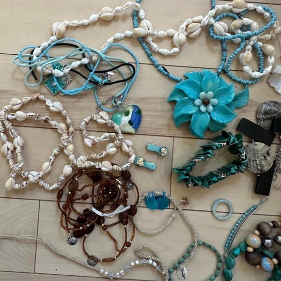 Mermaidcore Jewelry Bundle – Blue & Shell Mix – Necklaces, Bracelets, Rings - Picture 4 of 8